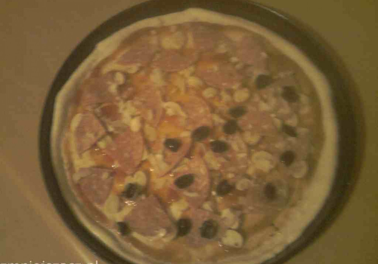 Pizza salami plus foto
