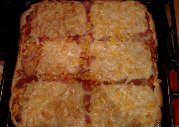 Fotografia przedstawiająca Pizza smakosza