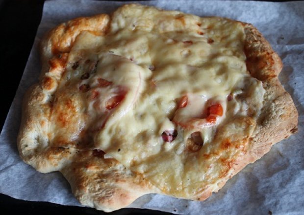 Fotografia przedstawiająca Pizza śmieciuszka