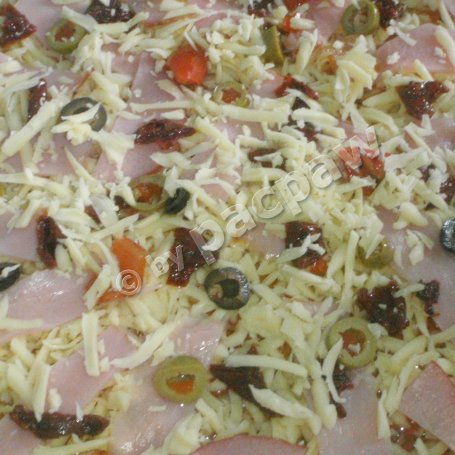 Krok 5 - Pizza śródziemnomorska z krotoszyńską foto