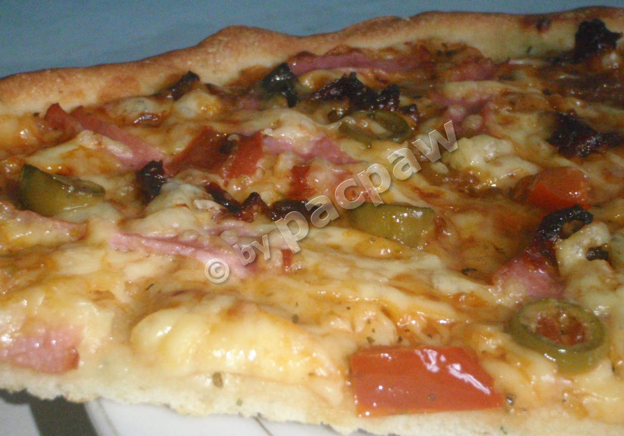 Pizza śródziemnomorska z krotoszyńską foto
