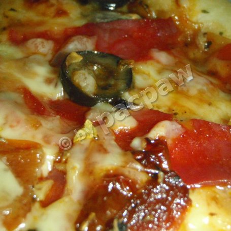 Krok 7 - Pizza śródziemnomorska z pieczarkami i chorizo foto