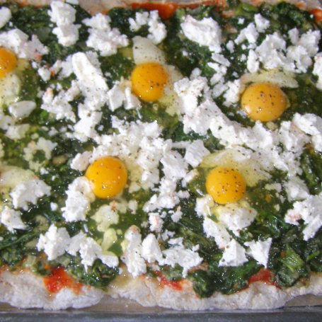 Krok 5 - pizza szpinakowo-jajeczna... foto