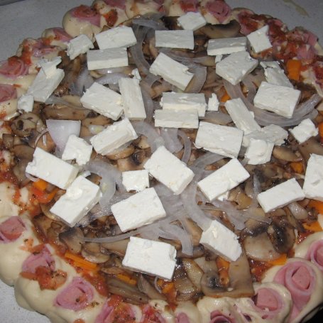 Krok 8 - Pizza troche inaczej z pieczarkami i trzema serami foto