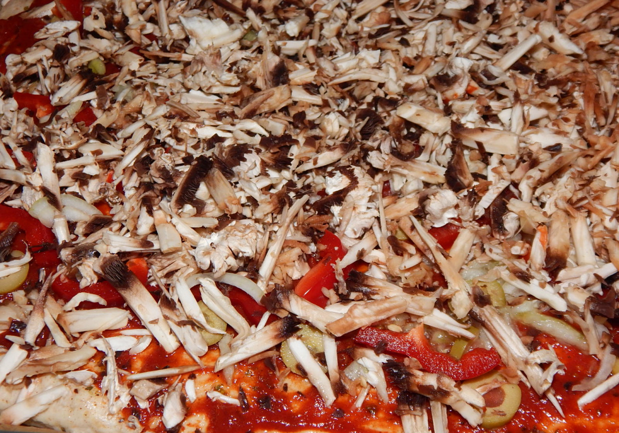 Pizza wege na cieście pszenno-migdałowym foto