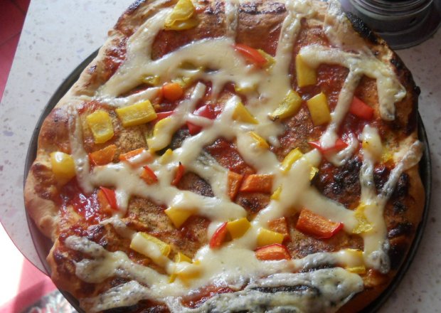 Fotografia przedstawiająca pizza wegetariańska z papryką