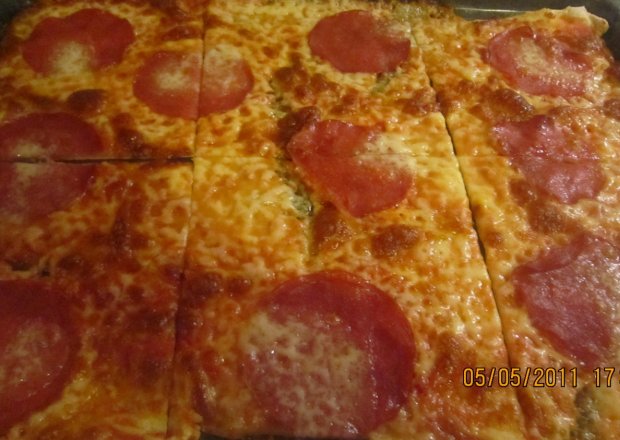 Fotografia przedstawiająca pizza włoska