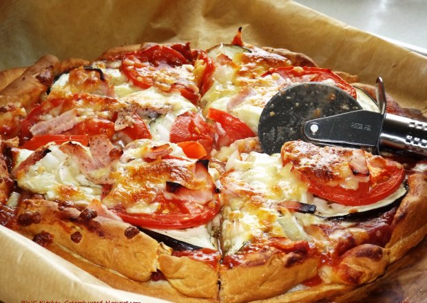 Fotografia przedstawiająca Pizza z bakłażanem