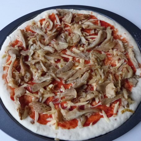 Krok 5 - Pizza z boczniakami i fasolką foto