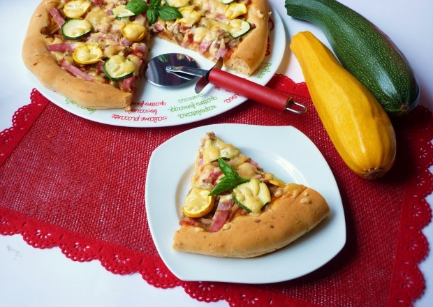 Fotografia przedstawiająca Pizza z boczniakami
