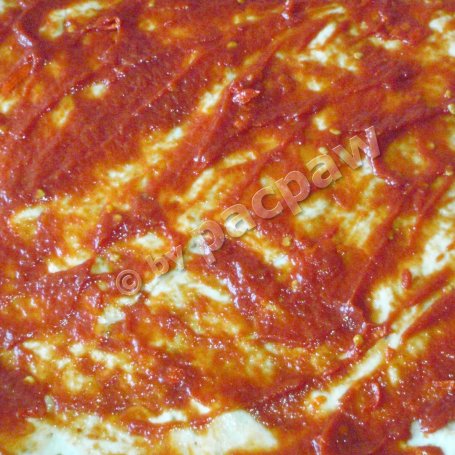 Krok 2 - Pizza z chapatą, camembertem i szparagami foto