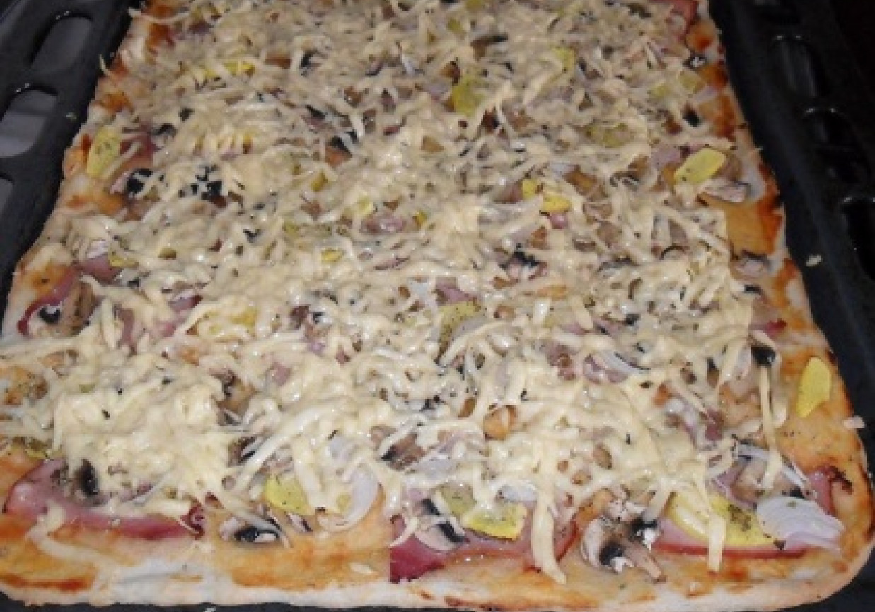 Pizza z cukinią foto