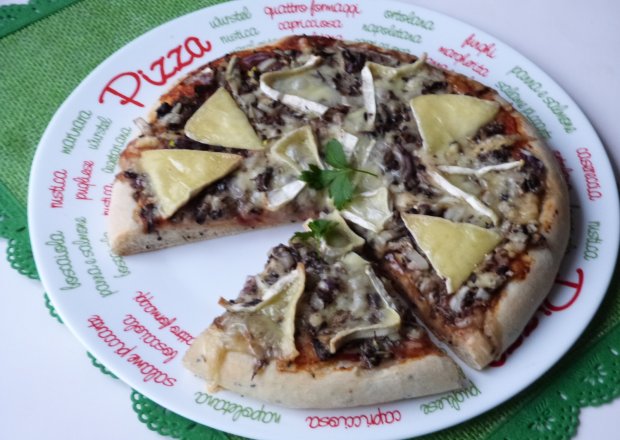 Fotografia przedstawiająca Pizza z czarnuszką