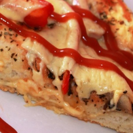 Krok 3 - Pizza z czosnkiem i papryką foto