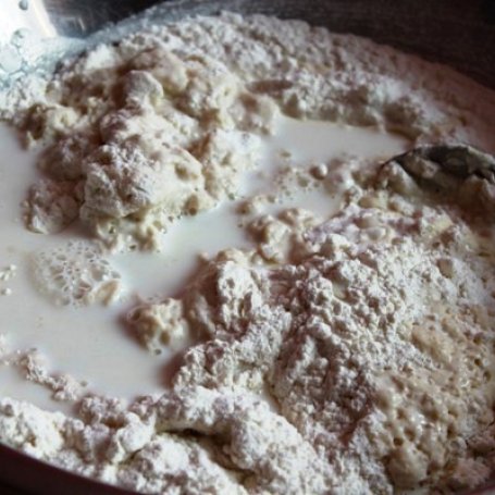 Krok 1 - Pizza z czosnkiem i papryką foto