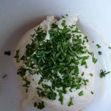 Krok 3 - Pizza z czosnkiem niedźwiedzim foto