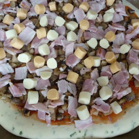 Krok 7 - Pizza z czosnkiem niedźwiedzim foto
