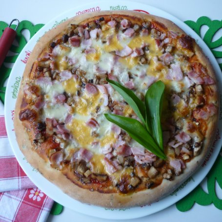 Krok 8 - Pizza z czosnkiem niedźwiedzim foto
