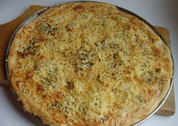Fotografia przedstawiająca Pizza z czosnkiem
