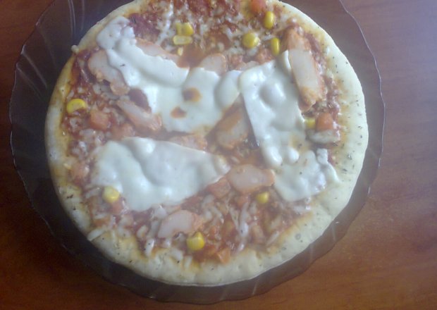 Fotografia przedstawiająca Pizza z dodatkami 2