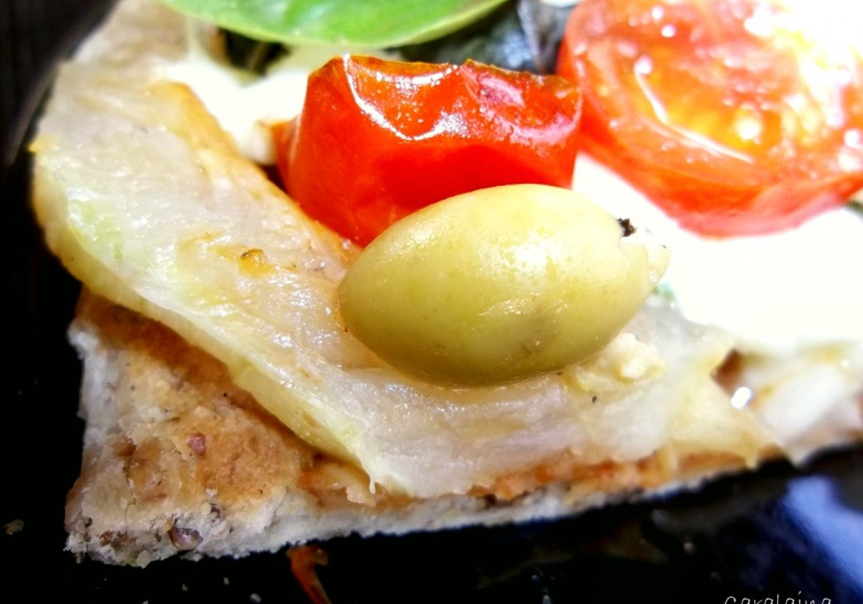 pizza z grilla z cukinią foto