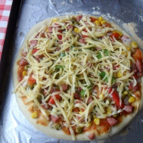 Krok 3 - Pizza z groszkiem i kukurydzą foto