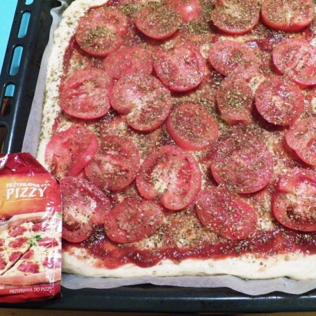 Krok 3 - Pizza z grzybami i ketchupem z cukinii foto