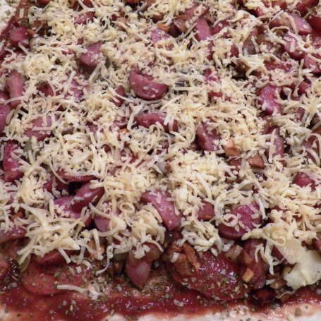 Krok 4 - Pizza z grzybami i ketchupem z cukinii foto