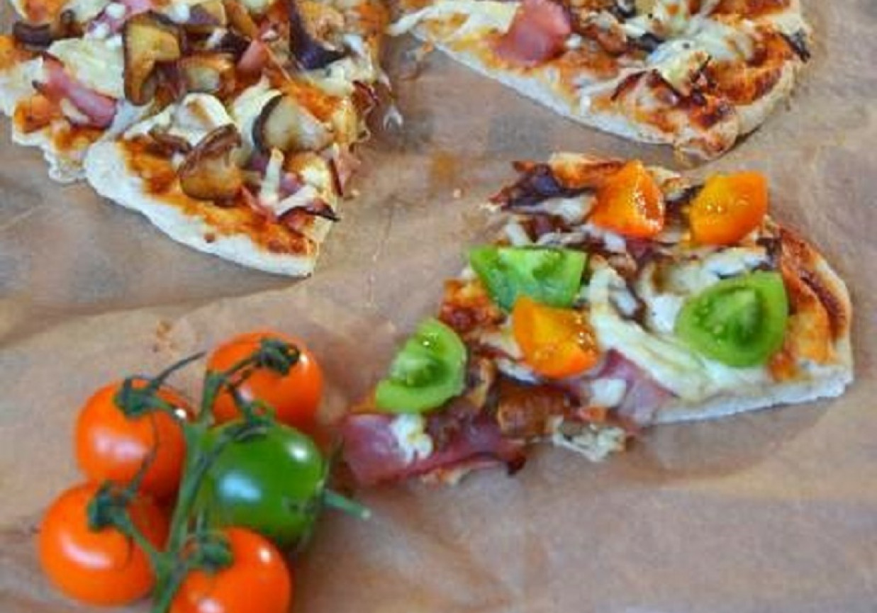 Pizza z grzybami shitake foto