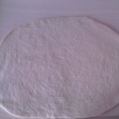 Krok 2 - Pizza z gyrosem i papryką foto