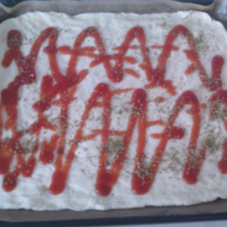 Krok 3 - Pizza z gyrosem i papryką foto
