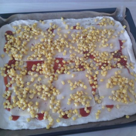 Krok 4 - Pizza z gyrosem i papryką foto