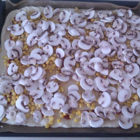 Krok 5 - Pizza z gyrosem i papryką foto