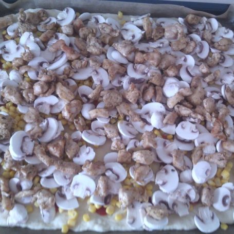 Krok 6 - Pizza z gyrosem i papryką foto