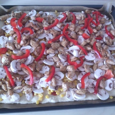 Krok 7 - Pizza z gyrosem i papryką foto