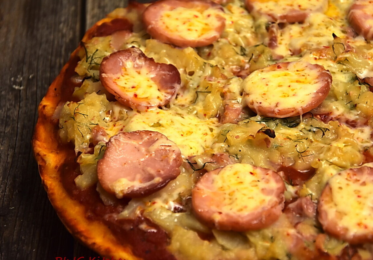 Pizza z kapustą zasmażaną foto