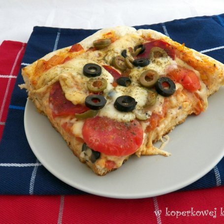 Krok 4 - Pizza z kiełbasą chorizo foto