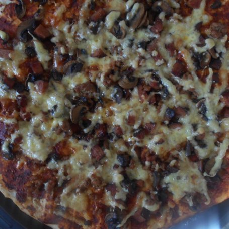 Krok 14 - Pizza z kiełbasą i mięsem mielonym foto