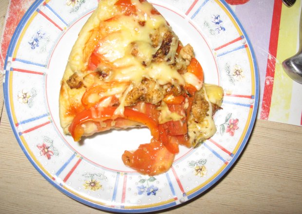 Fotografia przedstawiająca Pizza z kurczakiem gyros