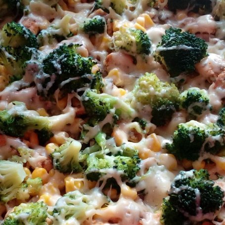 Krok 6 - Pizza z kurczakiem i brokułem foto