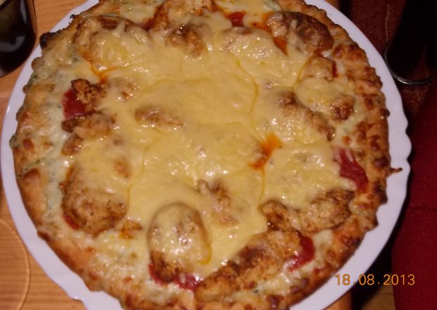 Fotografia przedstawiająca Pizza z kurczakiem