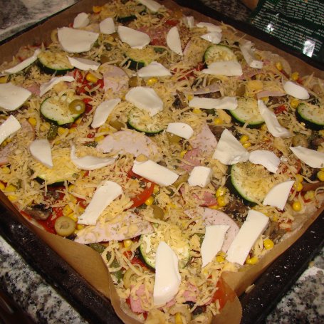 Krok 3 - pizza z mąki zytniej na chrupiącym spodzie foto