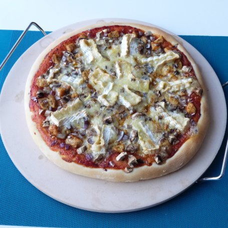 Krok 8 - Pizza z mięsem i serem pleśniowym  foto
