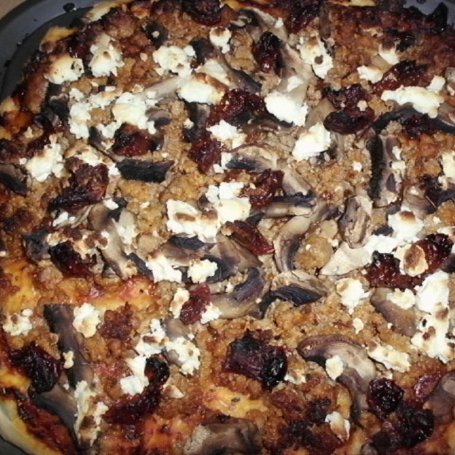 Krok 5 - Pizza z mięsem mielonym i fetą na cieście z czarnuszką foto
