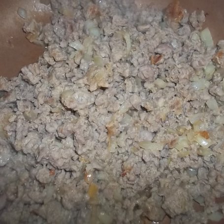Krok 2 - Pizza z mięsem mielonym i pieczarkami foto