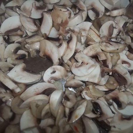 Krok 3 - Pizza z mięsem mielonym i pieczarkami foto