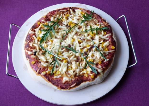Fotografia przedstawiająca Pizza z mięsem o smaku gyrosa