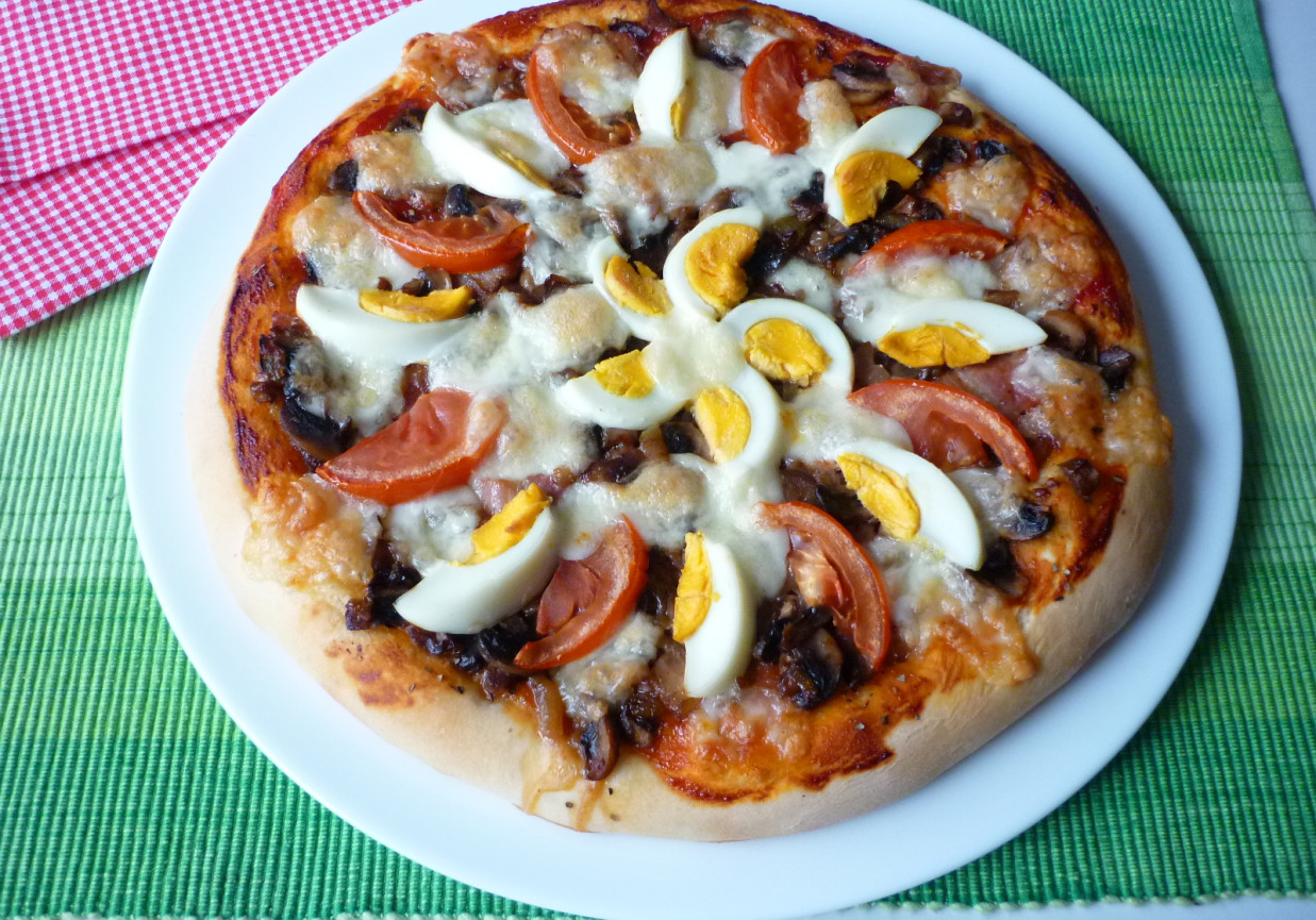 Pizza z mozzarellą foto