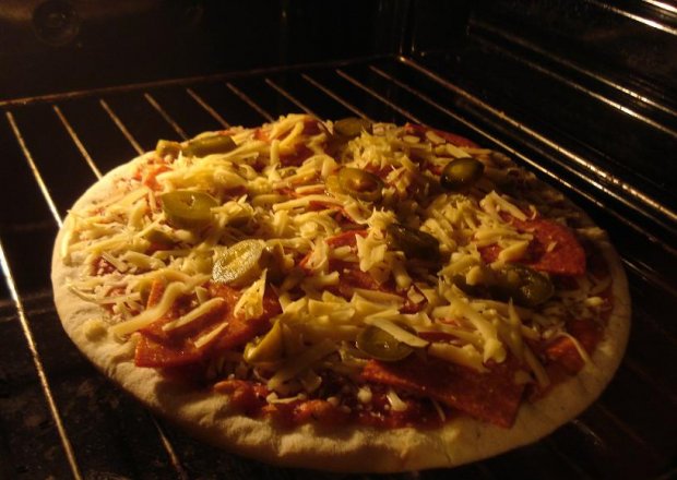 Fotografia przedstawiająca Pizza z papryczkami jalapeno