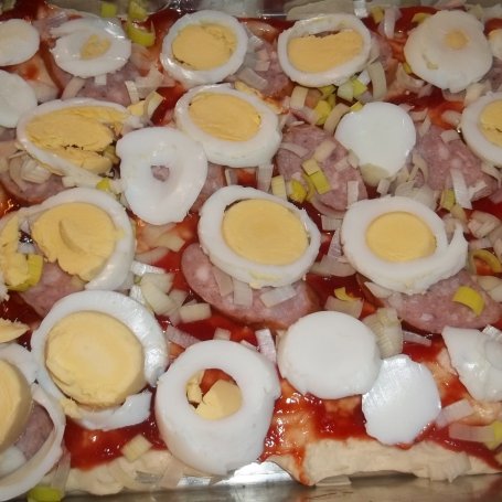Krok 4 - Pizza z pieczarkami i jajkiem foto